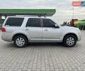 Сірий Лінкольн Navigator, об'ємом двигуна 5.41 л та пробігом 308 тис. км за 18500 $, фото 5 на Automoto.ua