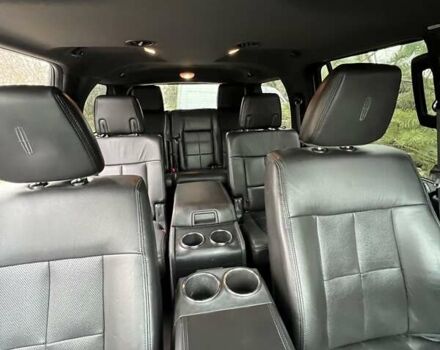 Сірий Лінкольн Navigator, об'ємом двигуна 5.4 л та пробігом 192 тис. км за 19800 $, фото 11 на Automoto.ua