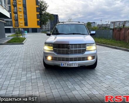 Сірий Лінкольн Navigator, об'ємом двигуна 5.4 л та пробігом 250 тис. км за 18000 $, фото 1 на Automoto.ua