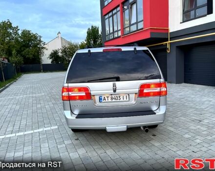 Сірий Лінкольн Navigator, об'ємом двигуна 5.4 л та пробігом 250 тис. км за 18000 $, фото 4 на Automoto.ua