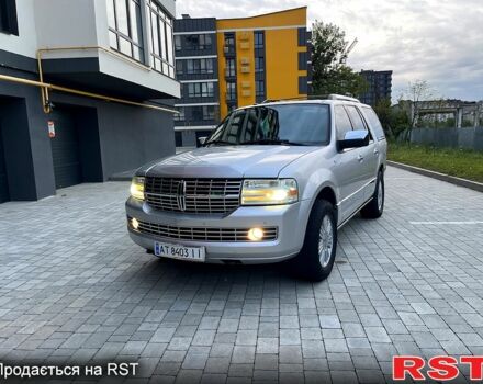 Сірий Лінкольн Navigator, об'ємом двигуна 5.4 л та пробігом 250 тис. км за 18000 $, фото 2 на Automoto.ua