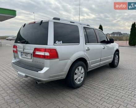 Сірий Лінкольн Navigator, об'ємом двигуна 5.41 л та пробігом 308 тис. км за 18500 $, фото 6 на Automoto.ua