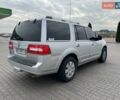Сірий Лінкольн Navigator, об'ємом двигуна 5.41 л та пробігом 308 тис. км за 18500 $, фото 6 на Automoto.ua