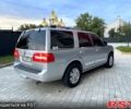 Сірий Лінкольн Navigator, об'ємом двигуна 5.4 л та пробігом 250 тис. км за 18000 $, фото 5 на Automoto.ua