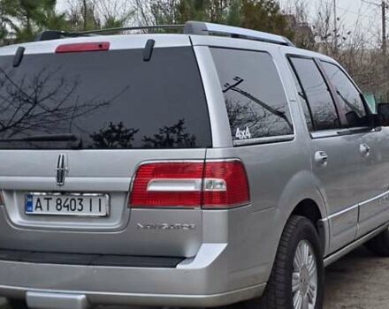 Сірий Лінкольн Navigator, об'ємом двигуна 5.4 л та пробігом 192 тис. км за 19800 $, фото 2 на Automoto.ua