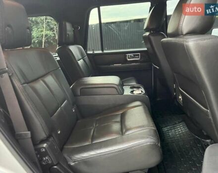 Сірий Лінкольн Navigator, об'ємом двигуна 5.41 л та пробігом 308 тис. км за 18500 $, фото 15 на Automoto.ua