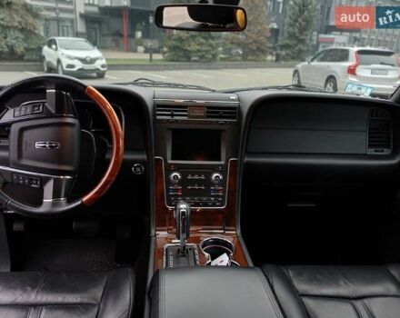 Сірий Лінкольн Navigator, об'ємом двигуна 3.5 л та пробігом 85 тис. км за 21500 $, фото 10 на Automoto.ua