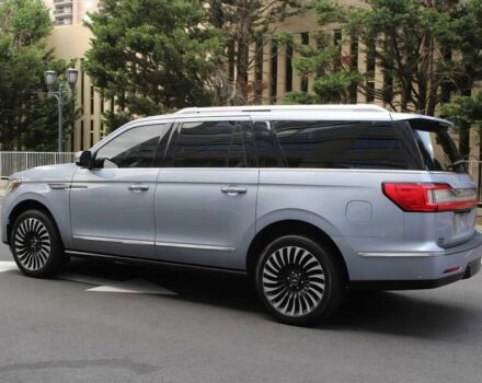 Сірий Лінкольн Navigator, об'ємом двигуна 3.5 л та пробігом 50 тис. км за 28000 $, фото 3 на Automoto.ua