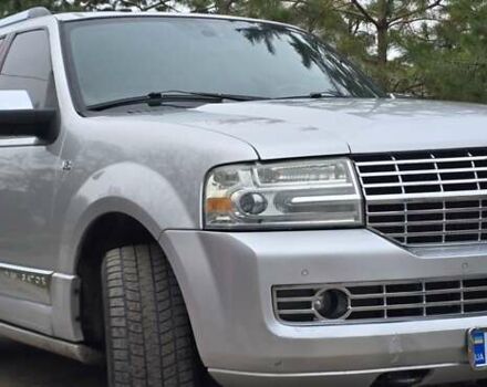 Сірий Лінкольн Navigator, об'ємом двигуна 5.4 л та пробігом 192 тис. км за 19800 $, фото 1 на Automoto.ua