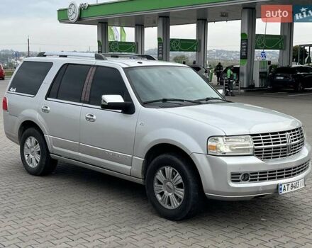 Сірий Лінкольн Navigator, об'ємом двигуна 5.41 л та пробігом 308 тис. км за 18500 $, фото 1 на Automoto.ua