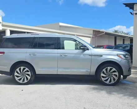 Серый Линкольн Навигатор, объемом двигателя 0 л и пробегом 90 тыс. км за 25000 $, фото 1 на Automoto.ua