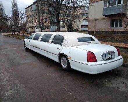 Белый Линкольн Таун Кар, объемом двигателя 4.6 л и пробегом 126 тыс. км за 3800 $, фото 6 на Automoto.ua