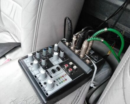 Белый Линкольн Таун Кар, объемом двигателя 4.6 л и пробегом 126 тыс. км за 3800 $, фото 4 на Automoto.ua