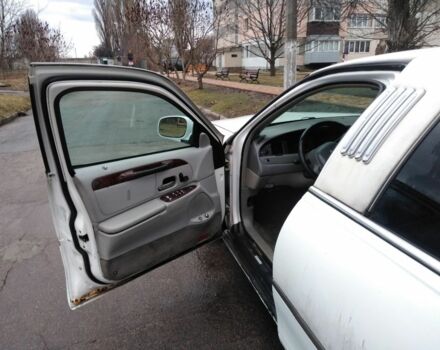 Белый Линкольн Таун Кар, объемом двигателя 4.6 л и пробегом 126 тыс. км за 3800 $, фото 1 на Automoto.ua