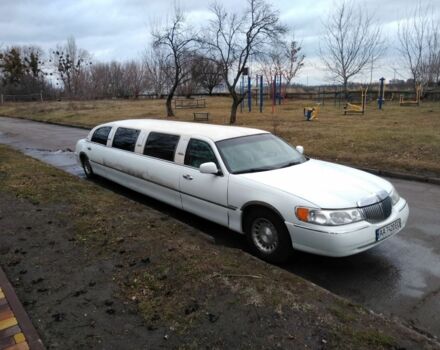 Белый Линкольн Таун Кар, объемом двигателя 4.6 л и пробегом 126 тыс. км за 3800 $, фото 9 на Automoto.ua