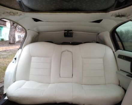 Белый Линкольн Таун Кар, объемом двигателя 4.6 л и пробегом 126 тыс. км за 3800 $, фото 23 на Automoto.ua