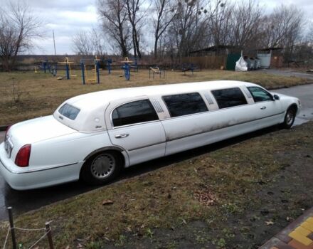 Белый Линкольн Таун Кар, объемом двигателя 4.6 л и пробегом 126 тыс. км за 3800 $, фото 8 на Automoto.ua