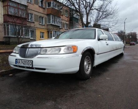 Белый Линкольн Таун Кар, объемом двигателя 4.6 л и пробегом 126 тыс. км за 3800 $, фото 11 на Automoto.ua