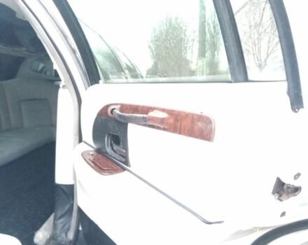 Белый Линкольн Таун Кар, объемом двигателя 4.6 л и пробегом 126 тыс. км за 3800 $, фото 14 на Automoto.ua