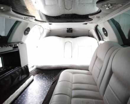 Белый Линкольн Таун Кар, объемом двигателя 4.6 л и пробегом 126 тыс. км за 3800 $, фото 21 на Automoto.ua