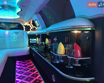 Білий Лінкольн Town Car, об'ємом двигуна 4.6 л та пробігом 156 тис. км за 35000 $, фото 16 на Automoto.ua