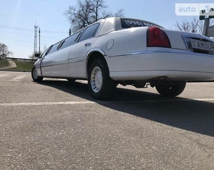Білий Лінкольн Town Car, об'ємом двигуна 4.6 л та пробігом 200 тис. км за 8000 $, фото 9 на Automoto.ua