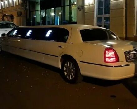 Белый Линкольн Таун Кар, объемом двигателя 4.6 л и пробегом 150 тыс. км за 10000 $, фото 13 на Automoto.ua