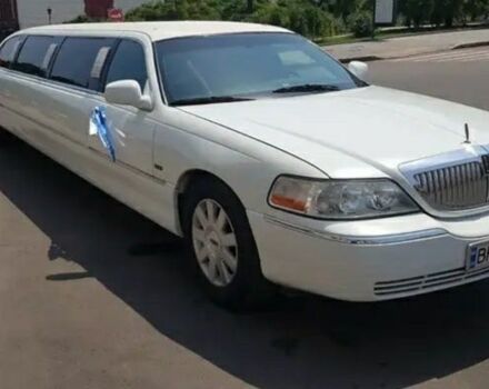 Белый Линкольн Таун Кар, объемом двигателя 4.6 л и пробегом 150 тыс. км за 10000 $, фото 2 на Automoto.ua