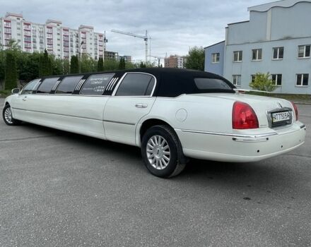 Білий Лінкольн Town Car, об'ємом двигуна 4.6 л та пробігом 148 тис. км за 7400 $, фото 3 на Automoto.ua