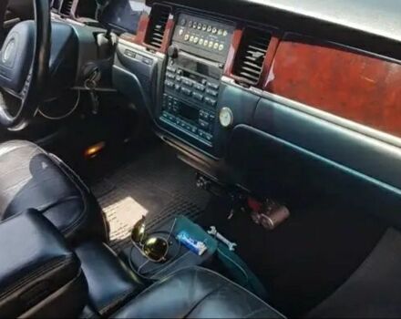 Белый Линкольн Таун Кар, объемом двигателя 4.6 л и пробегом 150 тыс. км за 10000 $, фото 10 на Automoto.ua