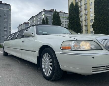 Білий Лінкольн Town Car, об'ємом двигуна 4.6 л та пробігом 148 тис. км за 7400 $, фото 2 на Automoto.ua