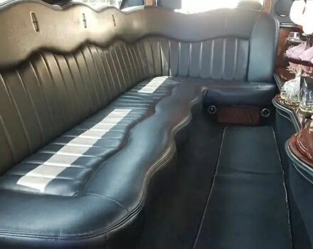 Белый Линкольн Таун Кар, объемом двигателя 4.6 л и пробегом 150 тыс. км за 10000 $, фото 8 на Automoto.ua