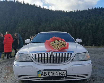 Білий Лінкольн Town Car, об'ємом двигуна 4.6 л та пробігом 300 тис. км за 10000 $, фото 17 на Automoto.ua