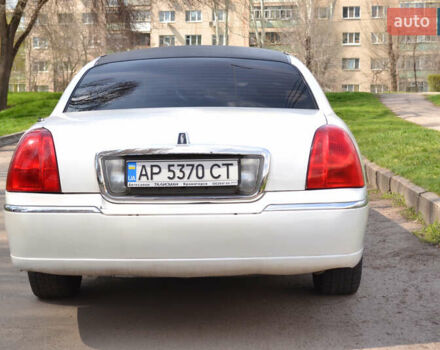 Белый Линкольн Таун Кар, объемом двигателя 4.6 л и пробегом 340 тыс. км за 9999 $, фото 7 на Automoto.ua