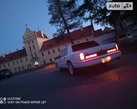 Білий Лінкольн Town Car, об'ємом двигуна 4.6 л та пробігом 108 тис. км за 7900 $, фото 3 на Automoto.ua