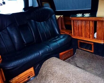 Белый Линкольн Таун Кар, объемом двигателя 4.6 л и пробегом 400 тыс. км за 11800 $, фото 2 на Automoto.ua