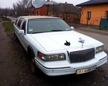 Білий Лінкольн Town Car, об'ємом двигуна 4.6 л та пробігом 400 тис. км за 11800 $, фото 6 на Automoto.ua