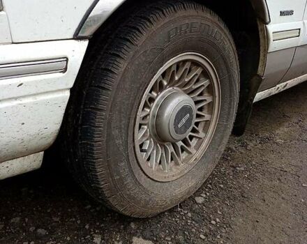 Белый Линкольн Таун Кар, объемом двигателя 4.6 л и пробегом 400 тыс. км за 11800 $, фото 4 на Automoto.ua