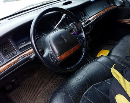 Білий Лінкольн Town Car, об'ємом двигуна 4.6 л та пробігом 400 тис. км за 11800 $, фото 4 на Automoto.ua