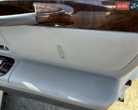 Білий Лінкольн Town Car, об'ємом двигуна 4.6 л та пробігом 150 тис. км за 16999 $, фото 18 на Automoto.ua