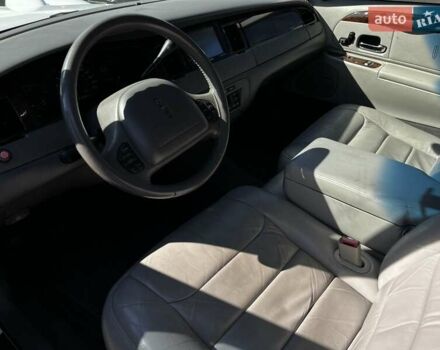 Білий Лінкольн Town Car, об'ємом двигуна 4.6 л та пробігом 150 тис. км за 16999 $, фото 35 на Automoto.ua