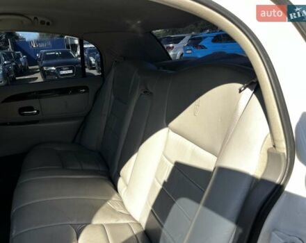Білий Лінкольн Town Car, об'ємом двигуна 4.6 л та пробігом 150 тис. км за 16999 $, фото 25 на Automoto.ua