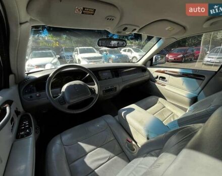 Білий Лінкольн Town Car, об'ємом двигуна 4.6 л та пробігом 150 тис. км за 16999 $, фото 22 на Automoto.ua
