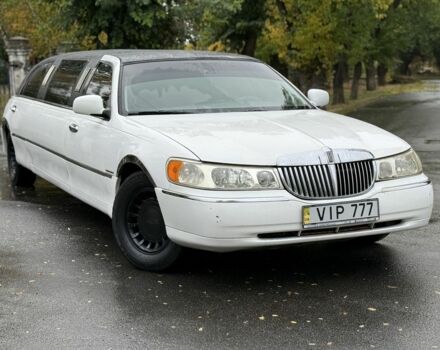 Білий Лінкольн Town Car, об'ємом двигуна 4.6 л та пробігом 200 тис. км за 1800 $, фото 10 на Automoto.ua