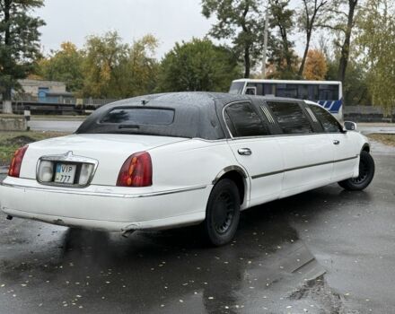 Білий Лінкольн Town Car, об'ємом двигуна 4.6 л та пробігом 200 тис. км за 1800 $, фото 3 на Automoto.ua