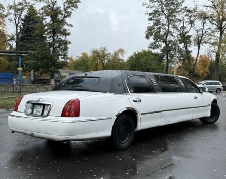 Білий Лінкольн Town Car, об'ємом двигуна 4.6 л та пробігом 200 тис. км за 1800 $, фото 2 на Automoto.ua