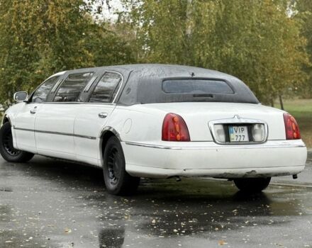 Білий Лінкольн Town Car, об'ємом двигуна 4.6 л та пробігом 200 тис. км за 1800 $, фото 1 на Automoto.ua
