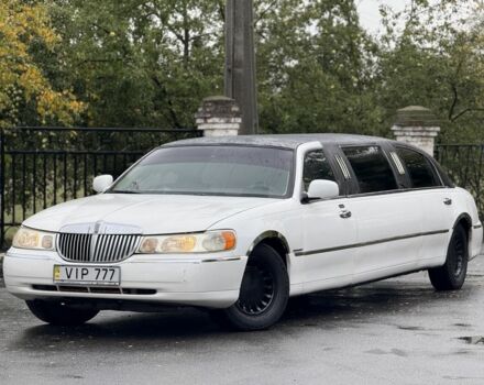 Білий Лінкольн Town Car, об'ємом двигуна 4.6 л та пробігом 200 тис. км за 1800 $, фото 4 на Automoto.ua