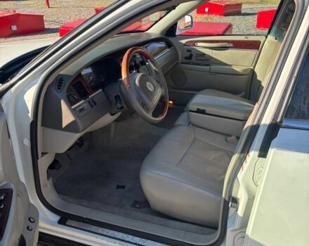 Белый Линкольн Таун Кар, объемом двигателя 4 л и пробегом 110 тыс. км за 6500 $, фото 2 на Automoto.ua