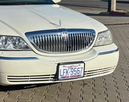 Белый Линкольн Таун Кар, объемом двигателя 4 л и пробегом 110 тыс. км за 6500 $, фото 5 на Automoto.ua